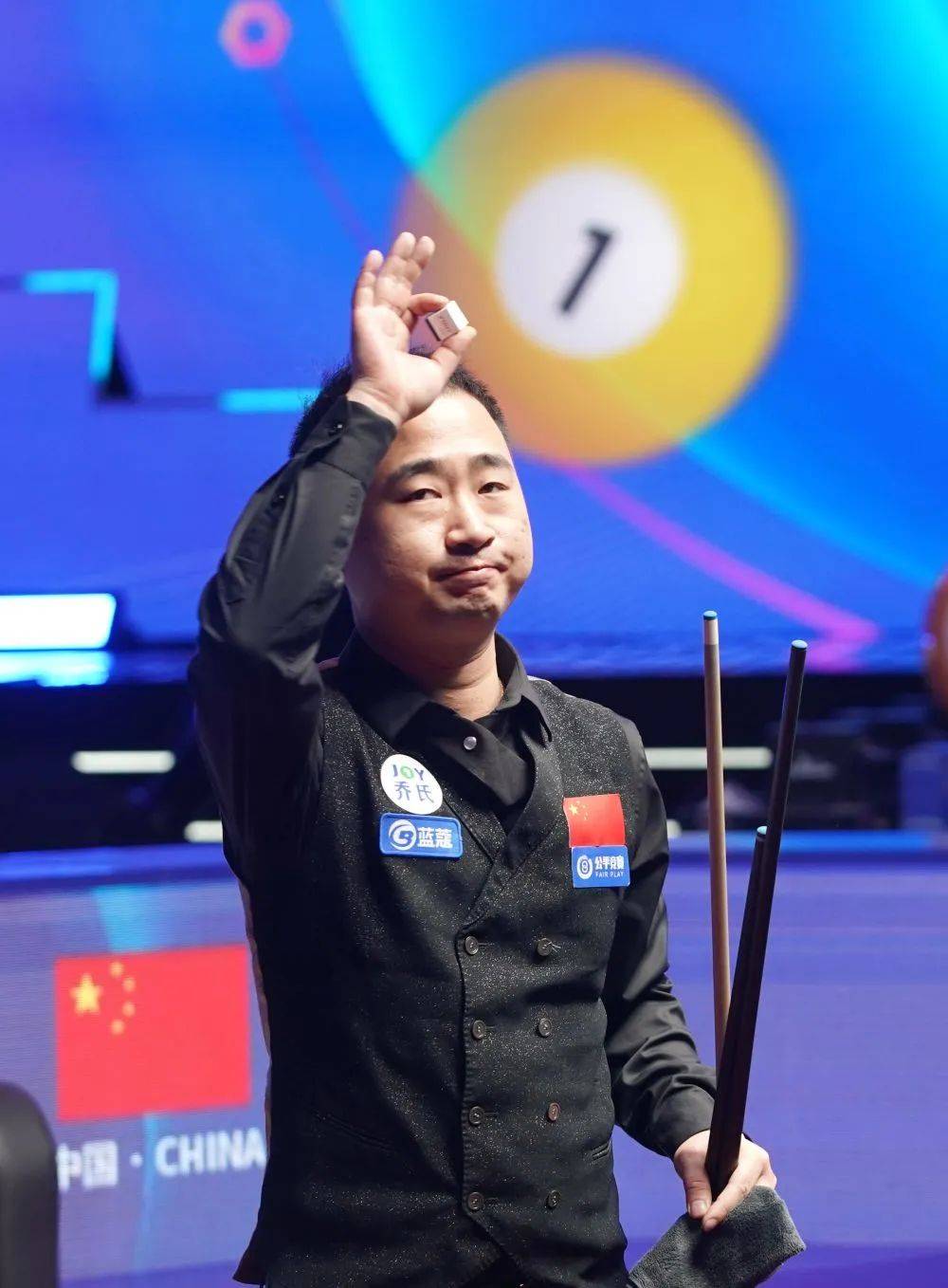 而是冷静地 而是冷静地